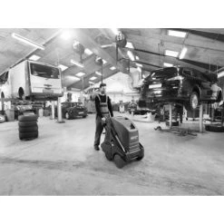 Nettoyeur Haute Pression à Eau Chaude MH 4M Nilfisk Advance 220/1000 FA EU - 107146938 -Weber Boutique AFD 190906